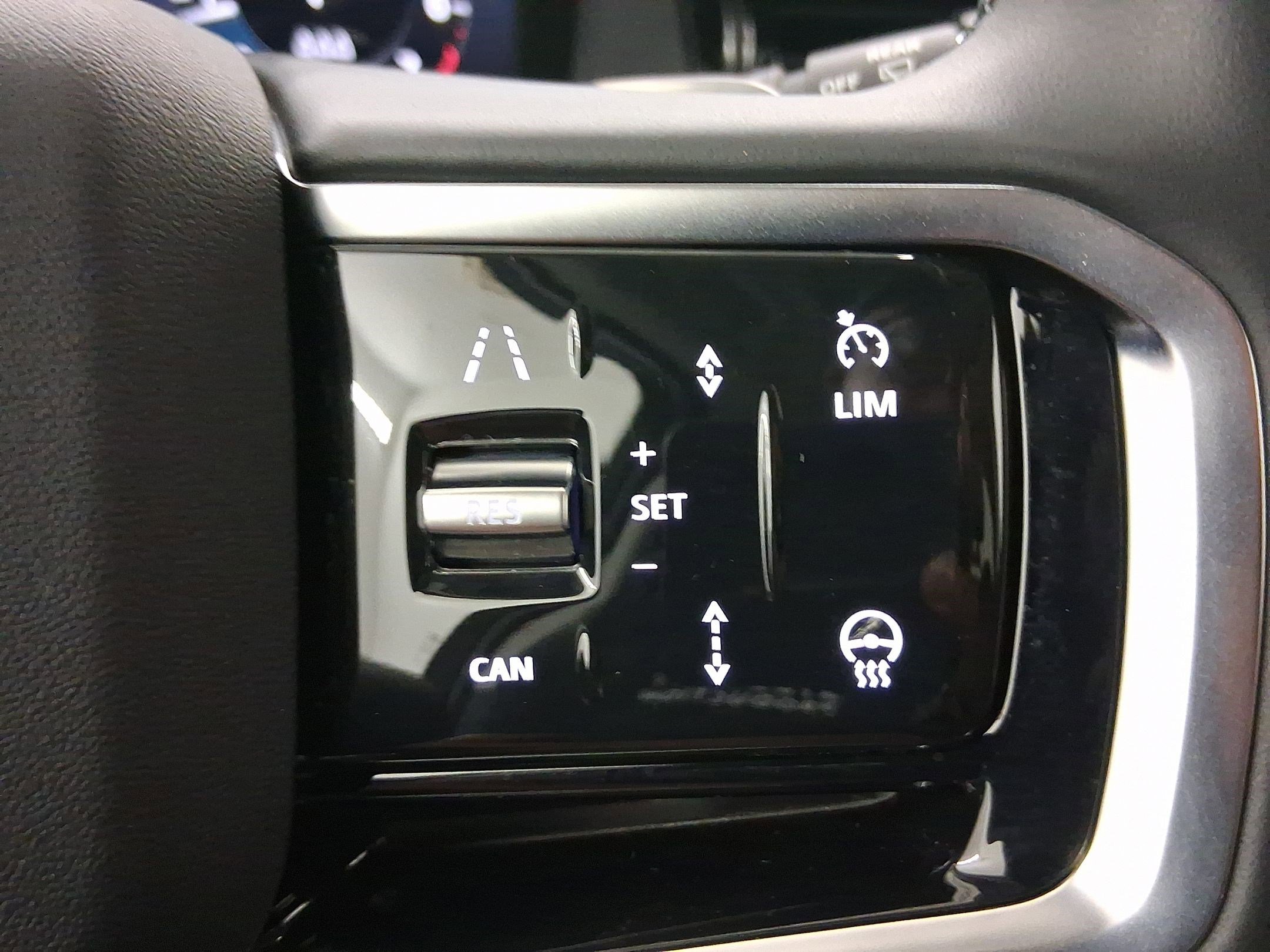 Used 2025 Land Rover Discovery Sport S image 21