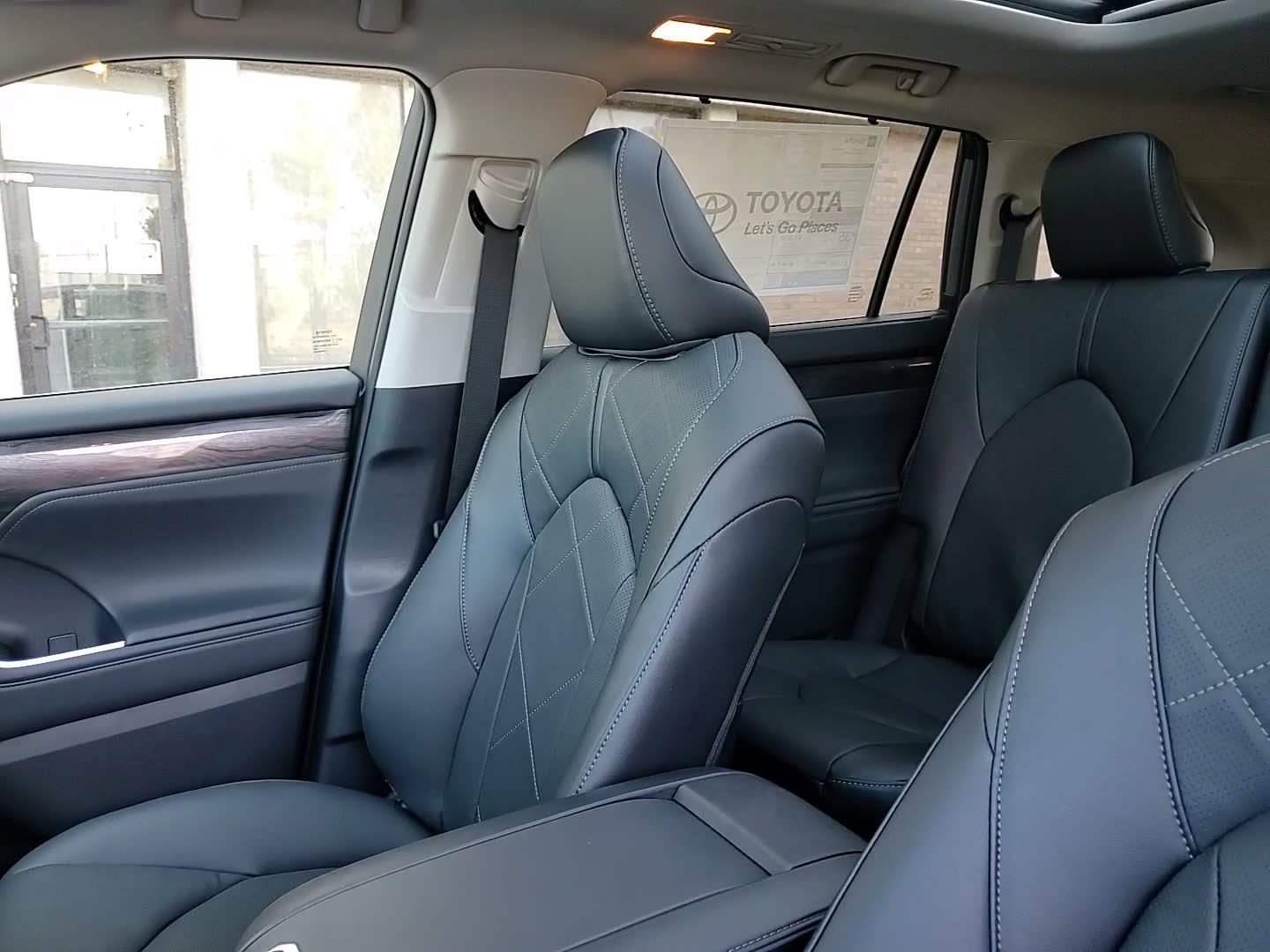 New 2026 Toyota Highlander Platinum image 21