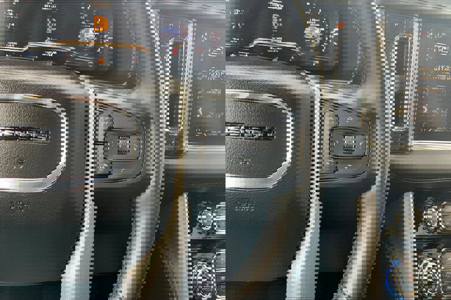 Used 2023 GMC Yukon XL Denali AWD/4WD image 18