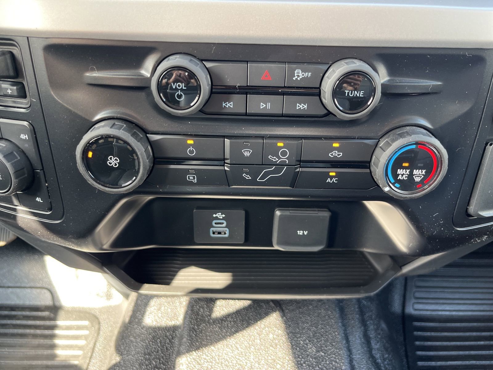 New 2026 Ford F550 4x4 Crew Cab image 13