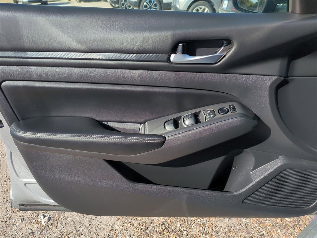 Used 2024 Nissan Altima 2.5 SV image 21