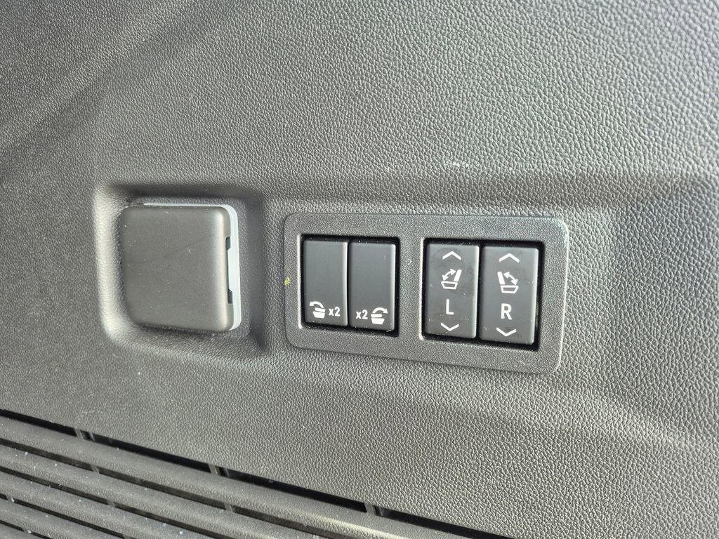 Used 2022 Chevrolet Tahoe RST w/ Luxury Package image 28