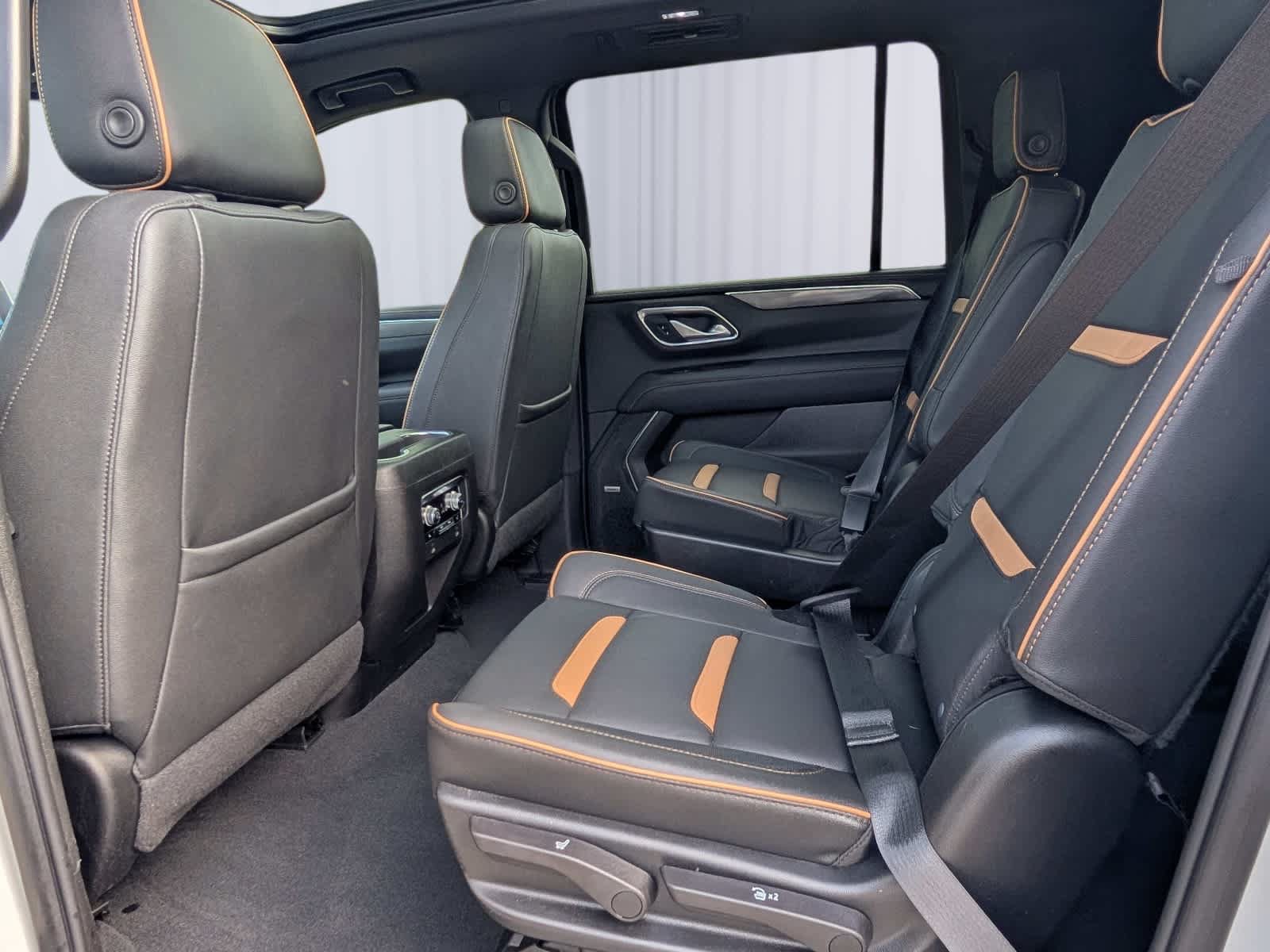 Used 2023 GMC Yukon XL AT4 w/ Technology Package AWD/4WD image 16