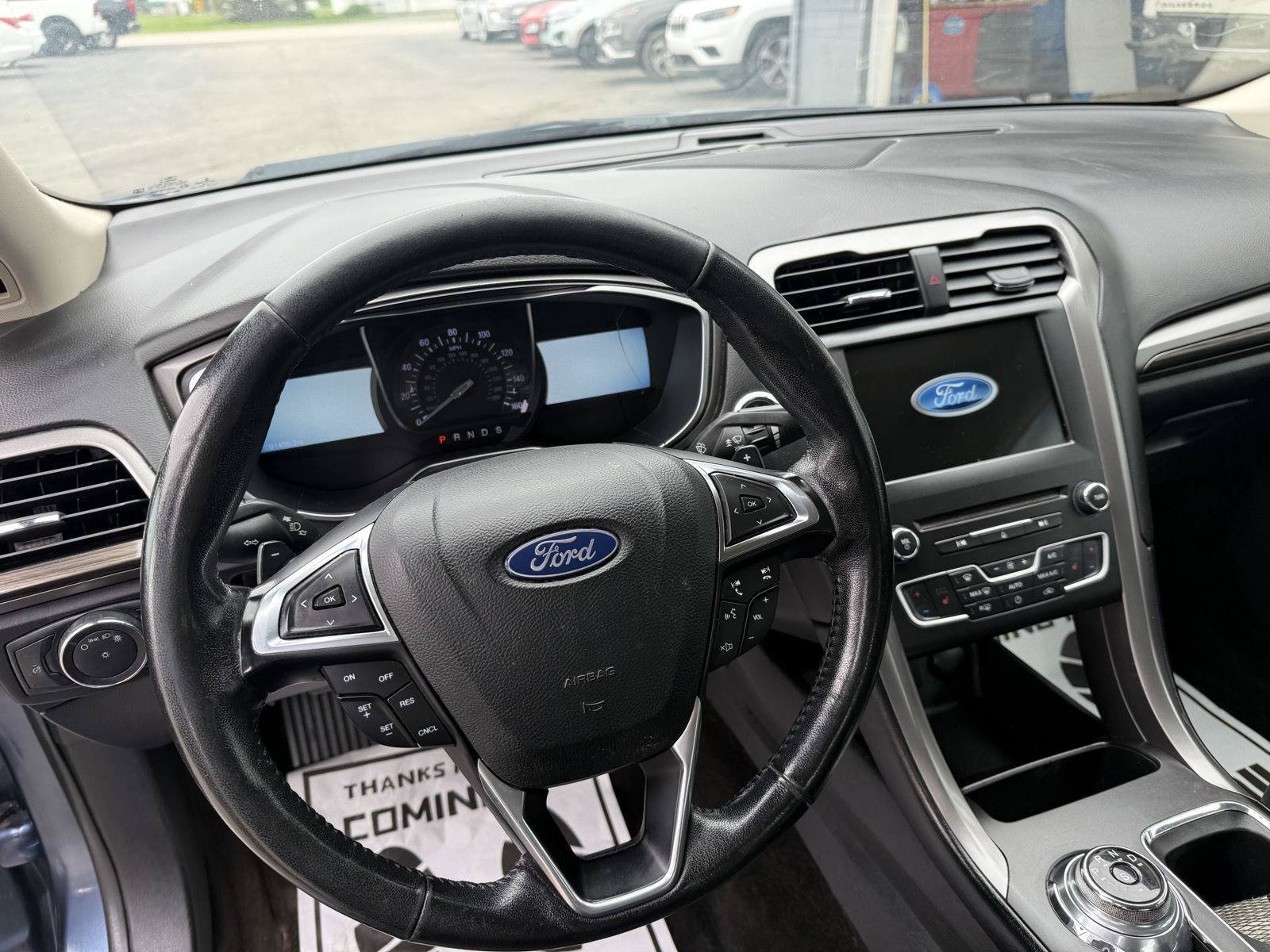 Used 2018 Ford Fusion SE w/ Fusion SE Technology Package FWD image 9