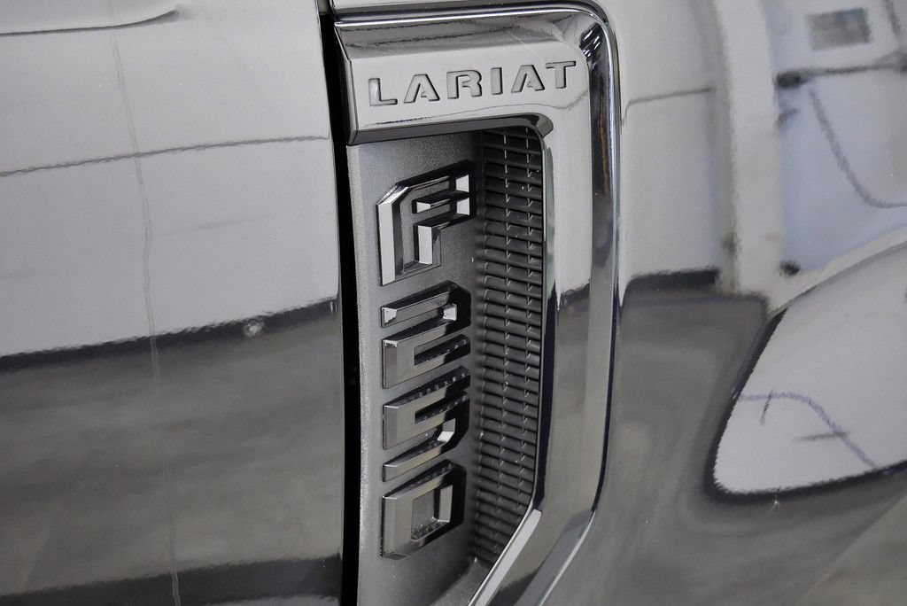 Used 2022 Ford F250 Lariat w/ Black Appearance Package AWD/4WD image 9