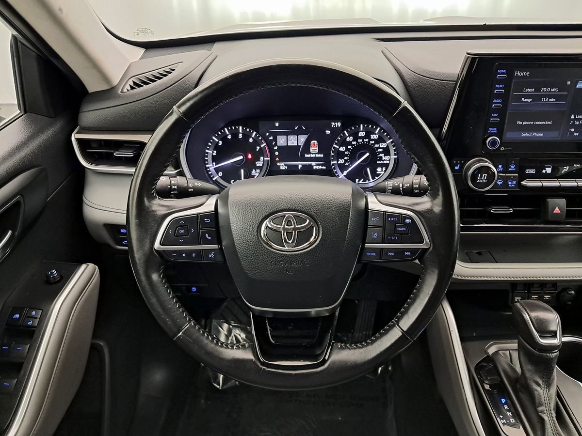 Used 2021 Toyota Highlander XLE FWD image 9