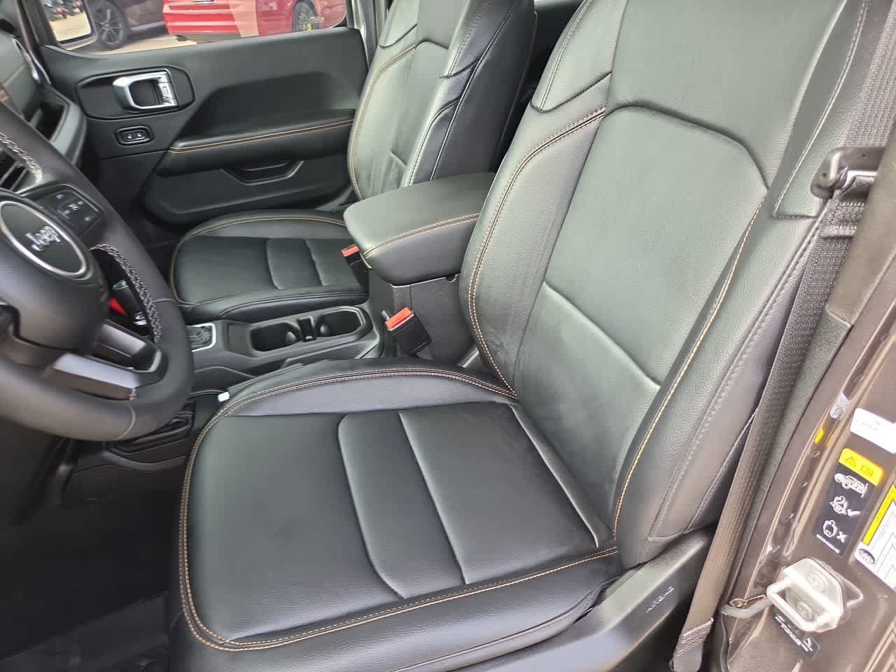 Used 2025 Jeep Gladiator Sport AWD/4WD image 19