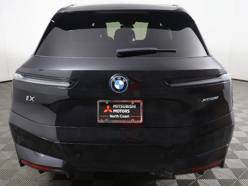 Used 2024 BMW iX xDrive50 w/ Premium Package AWD/4WD image 15