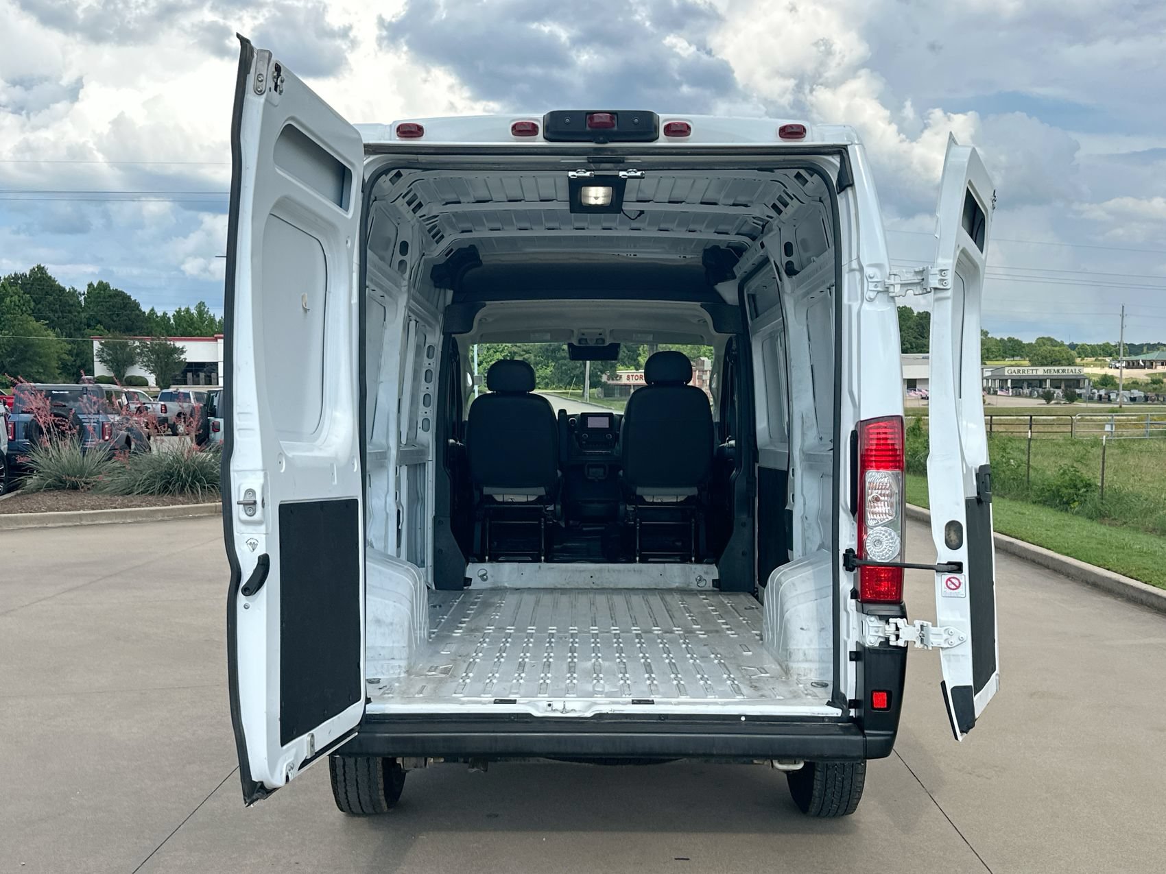 Used 2025 RAM ProMaster 2500 w/ Convenience Group FWD image 21