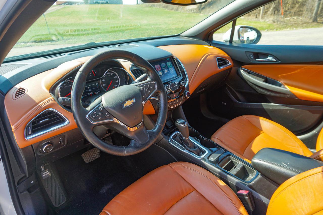 Used 2017 Chevrolet Cruze Premier FWD image 12