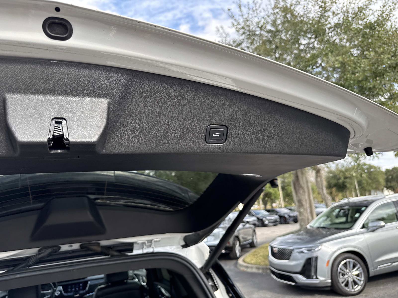 Certified 2022 Cadillac XT6 Premium Luxury image 13