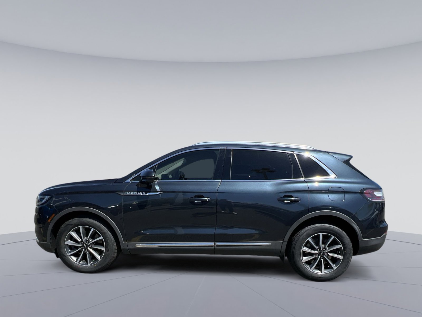 Used 2022 Lincoln Nautilus AWD image 6