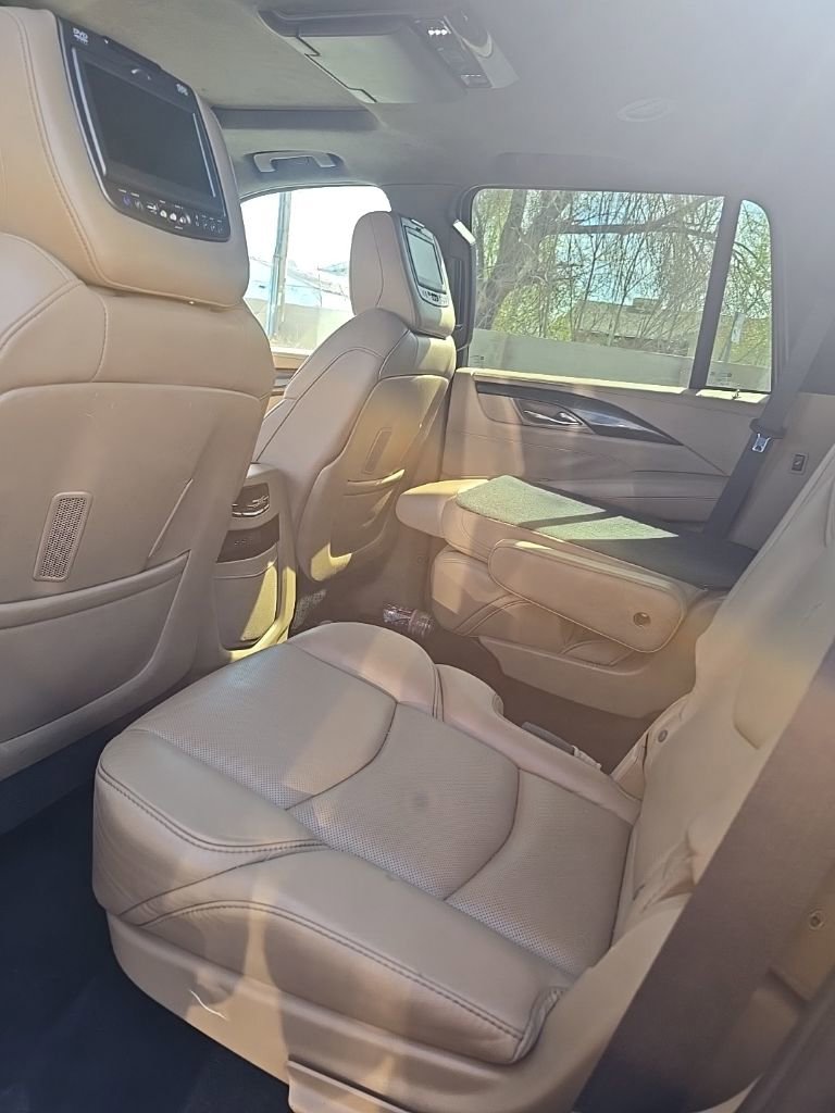 Used 2018 Cadillac Escalade Platinum image 5