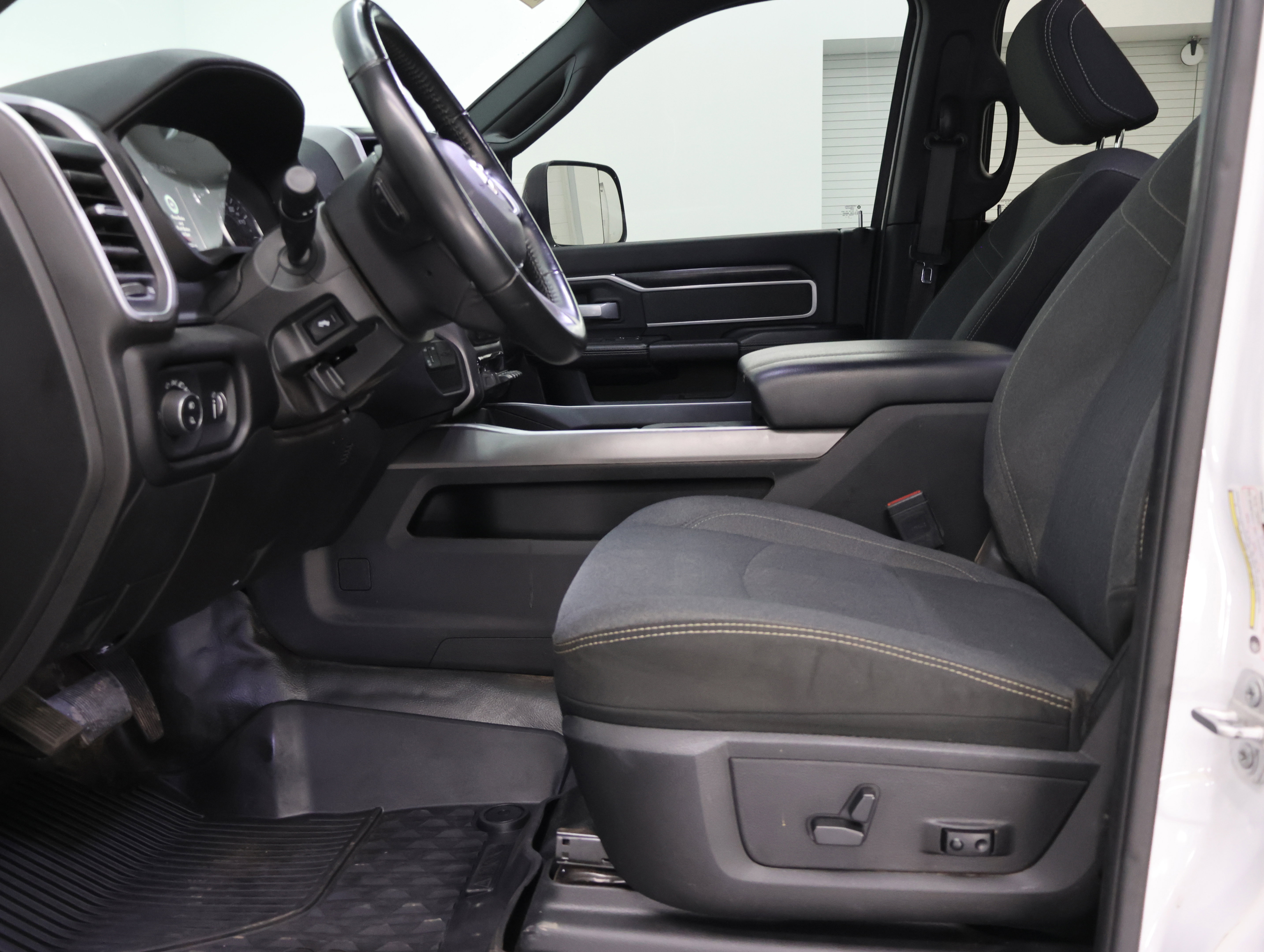 Used 2022 RAM 2500 Big Horn w/ Night Edition image 8