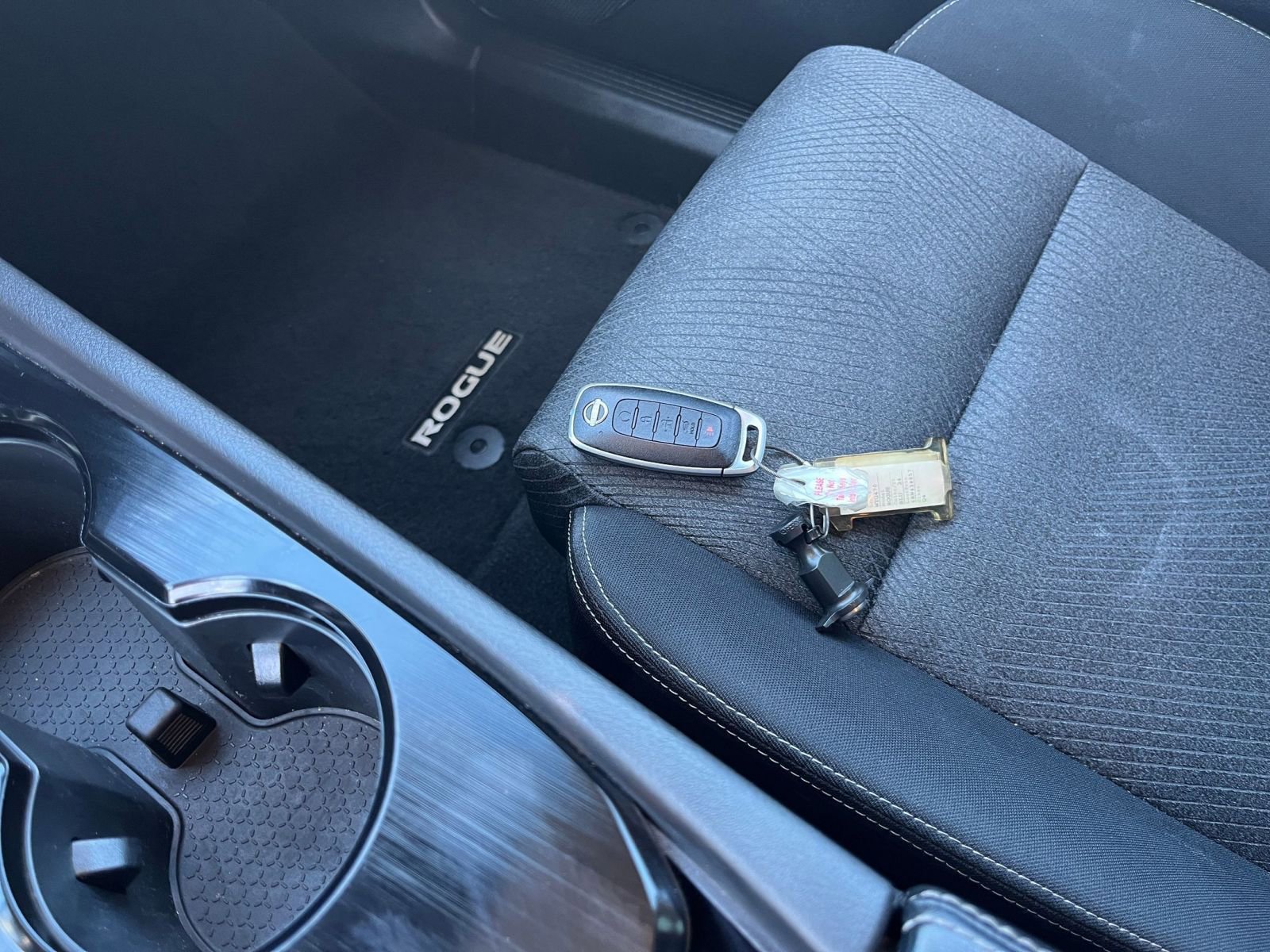 Used 2024 Nissan Rogue SV image 18
