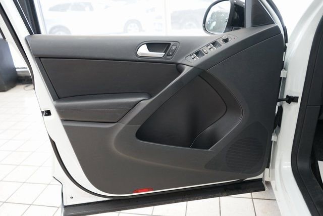Used 2017 Volkswagen Tiguan Sport image 24
