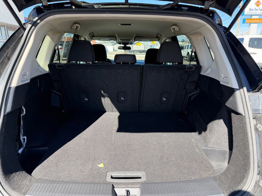 Used 2024 Nissan Rogue S image 4