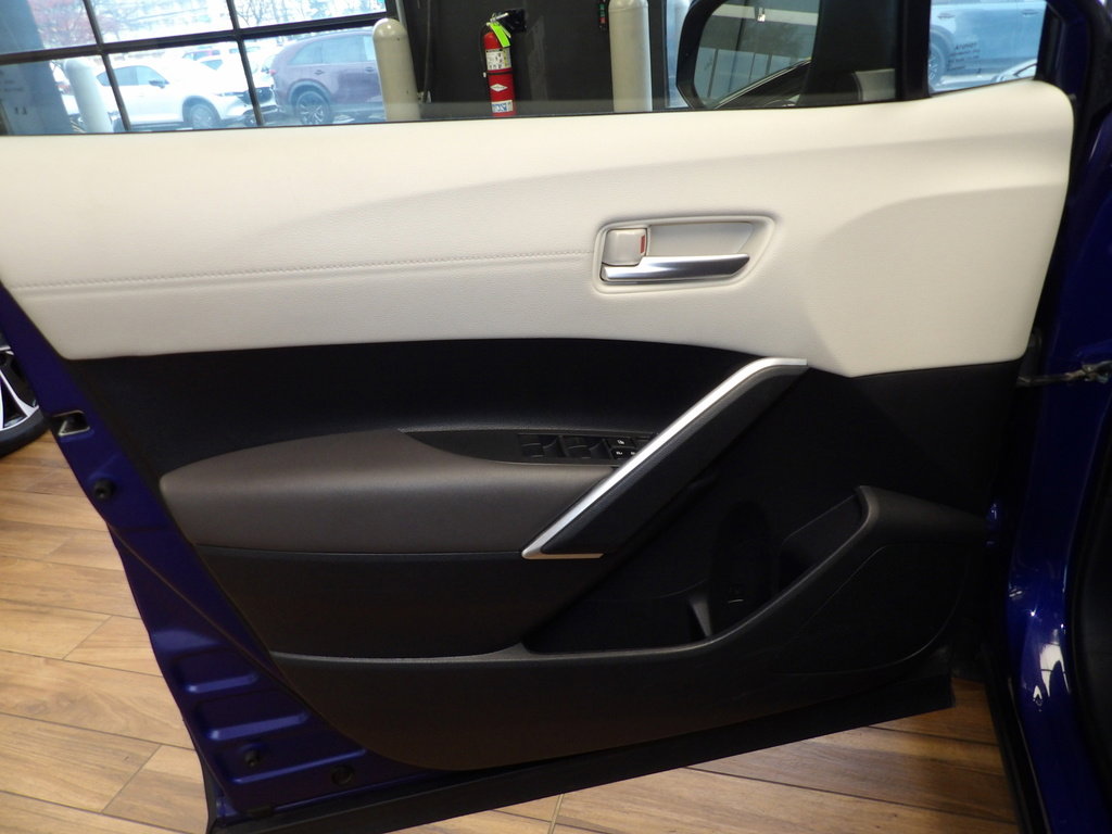 Used 2022 Toyota Corolla Cross XLE image 24