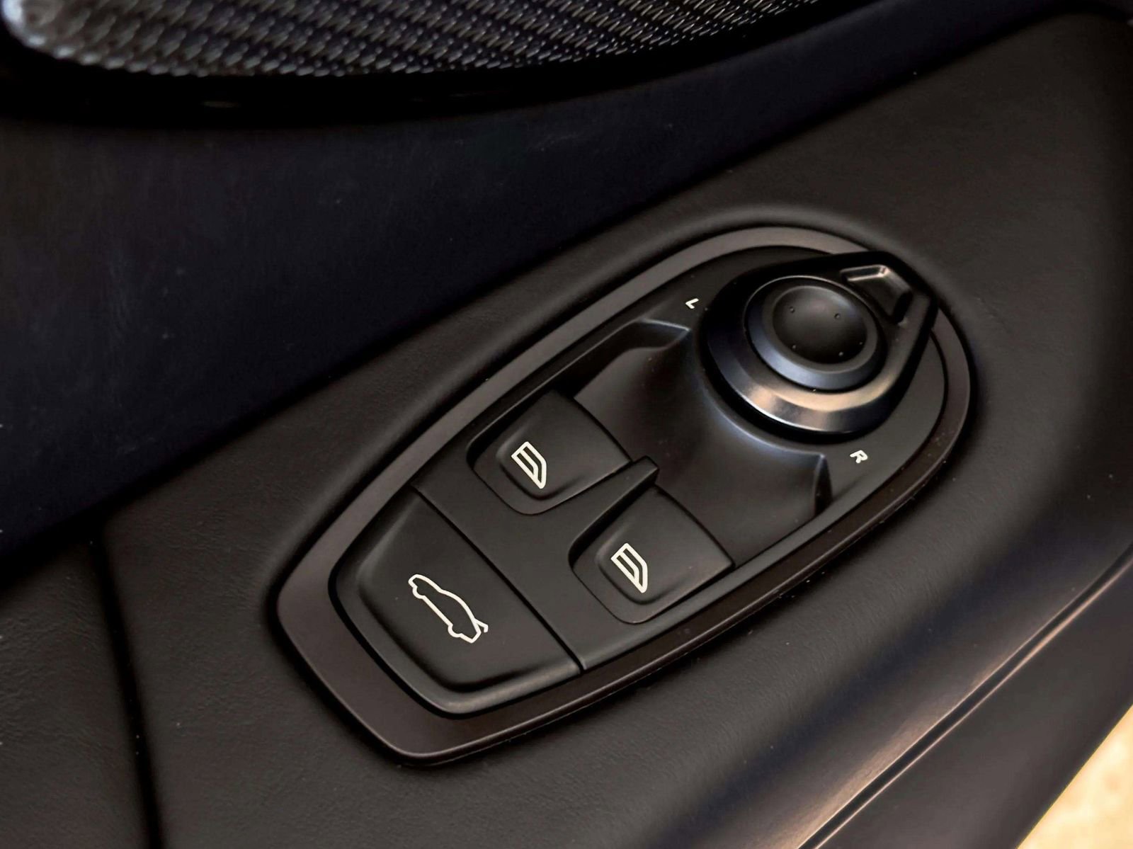 New 2026 Aston Martin V8 Vantage S image 17