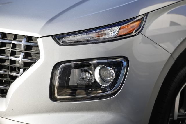 Used 2025 Hyundai Venue SEL FWD image 12