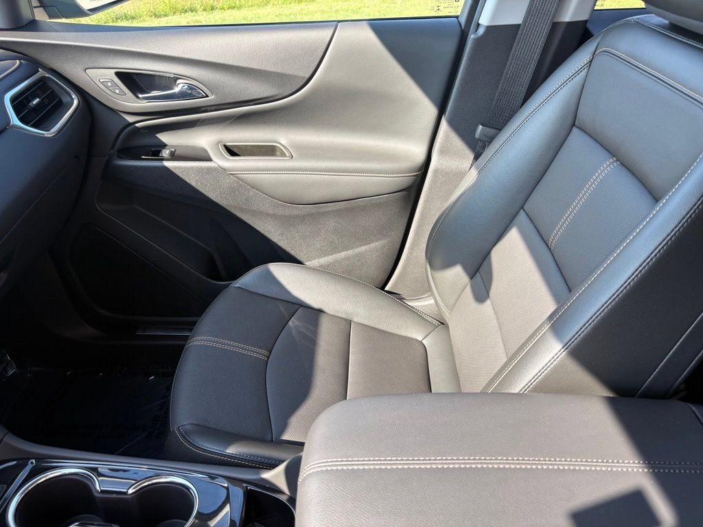 Used 2023 Chevrolet Equinox Premier FWD image 18