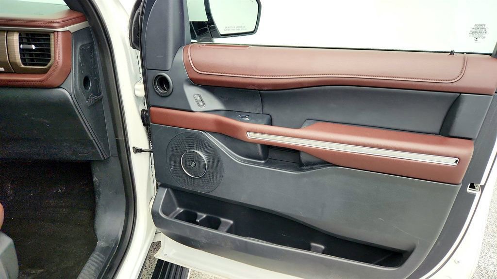 Used 2023 Ford Expedition Max Limited image 24