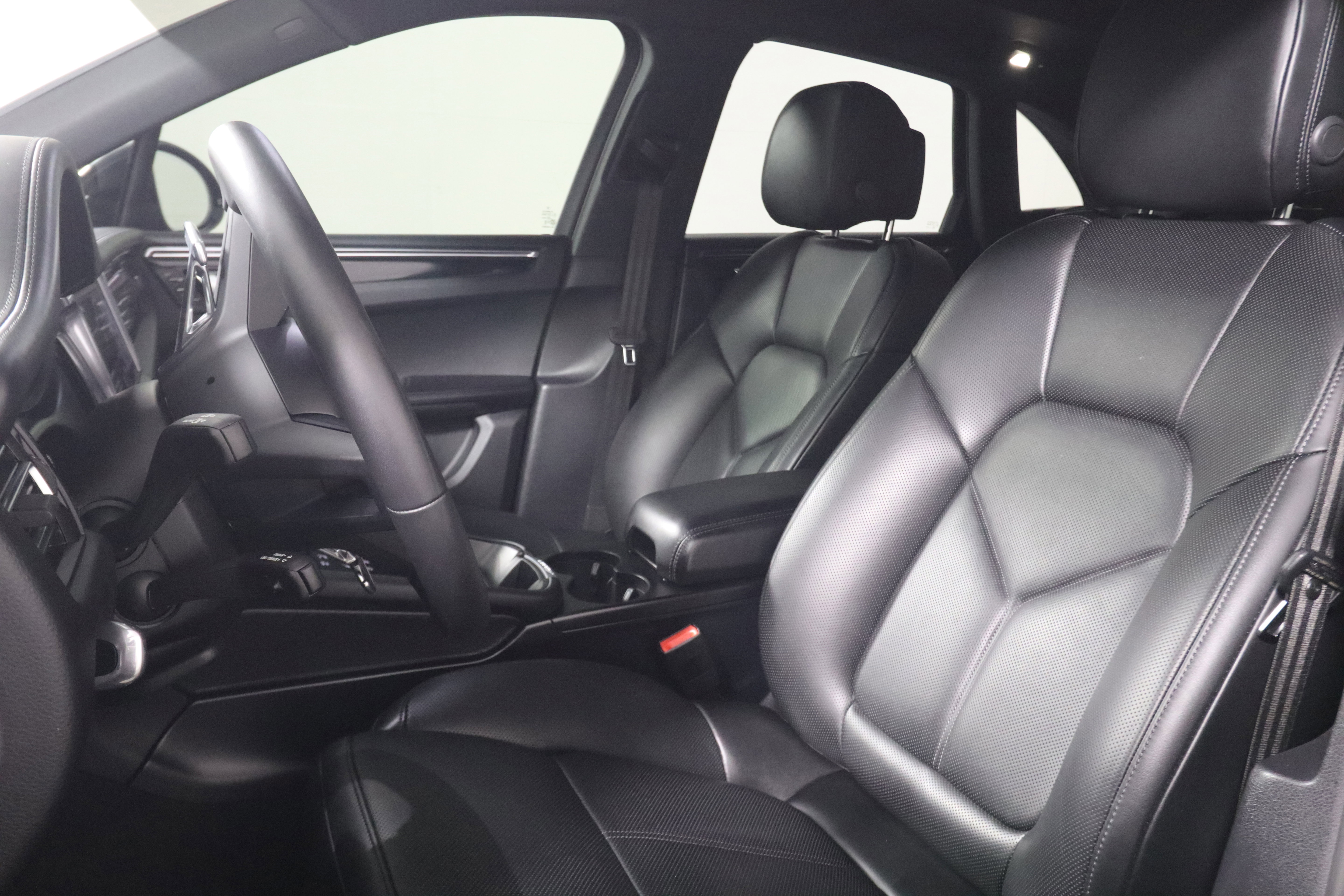 Used 2026 Porsche Macan image 5