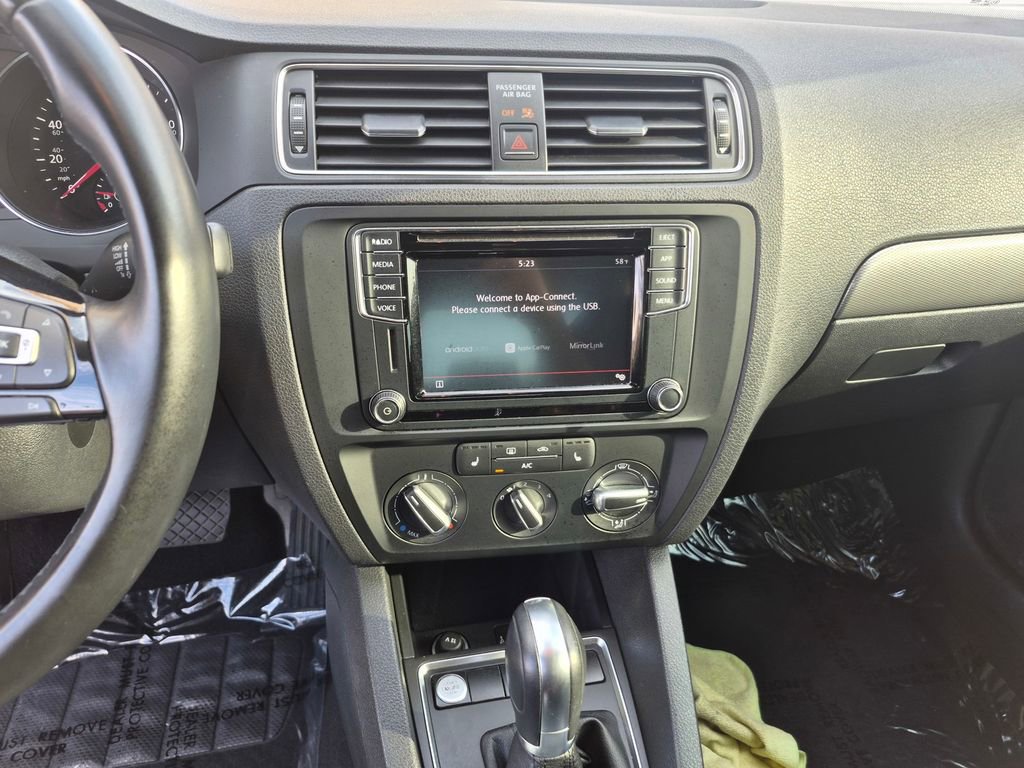 Used 2018 Volkswagen Jetta SE image 26