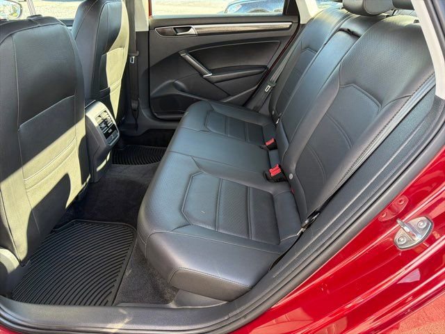 Used 2018 Volkswagen Passat 2.0T SE image 16