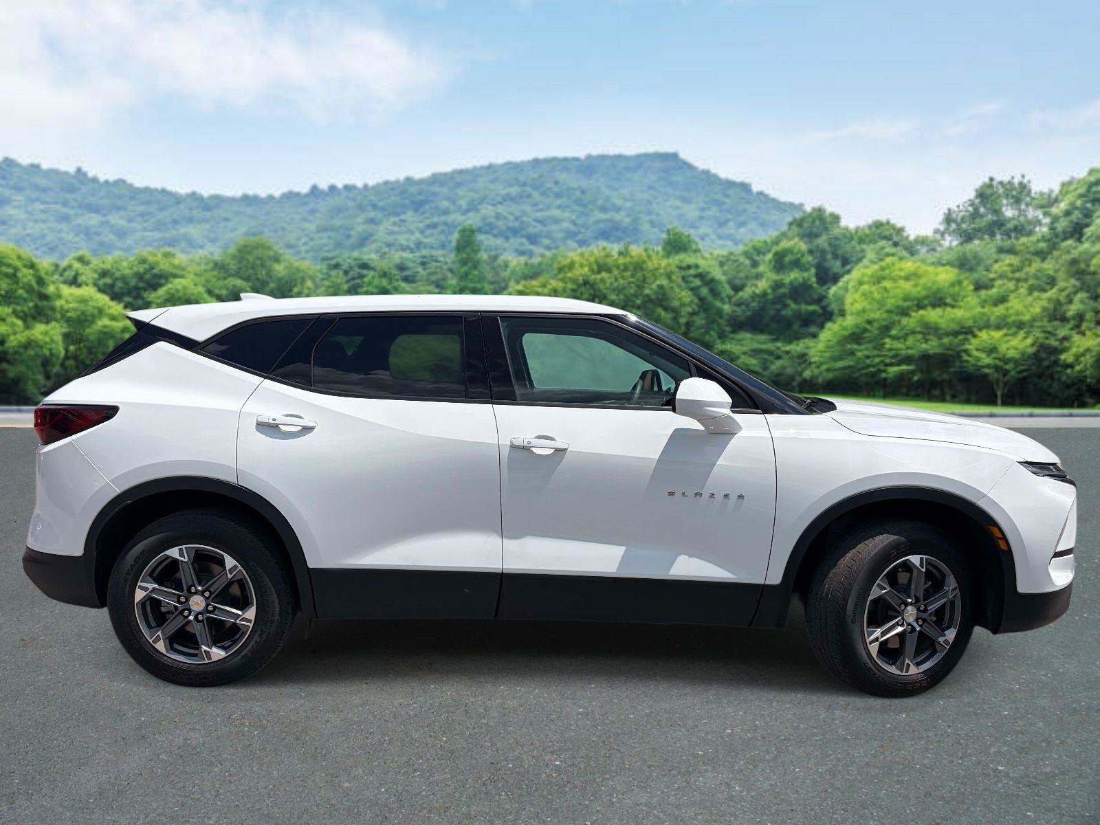 Used 2025 Chevrolet Blazer LT FWD image 21