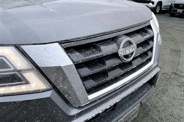 Used 2023 Nissan Armada SL w/ Captain's Chairs Package image 4