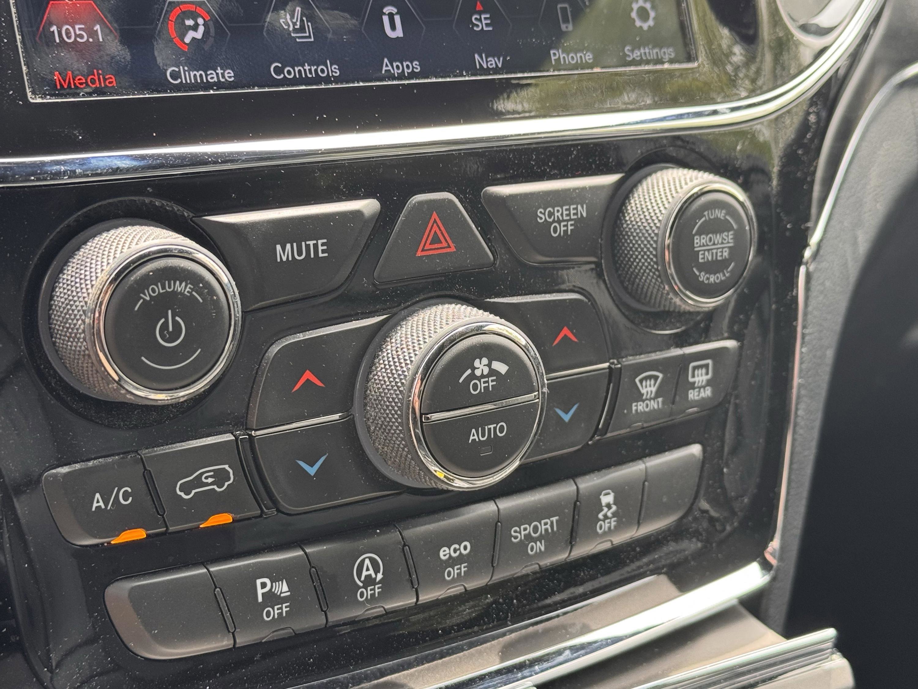 Used 2021 Jeep Grand Cherokee Limited AWD/4WD image 19