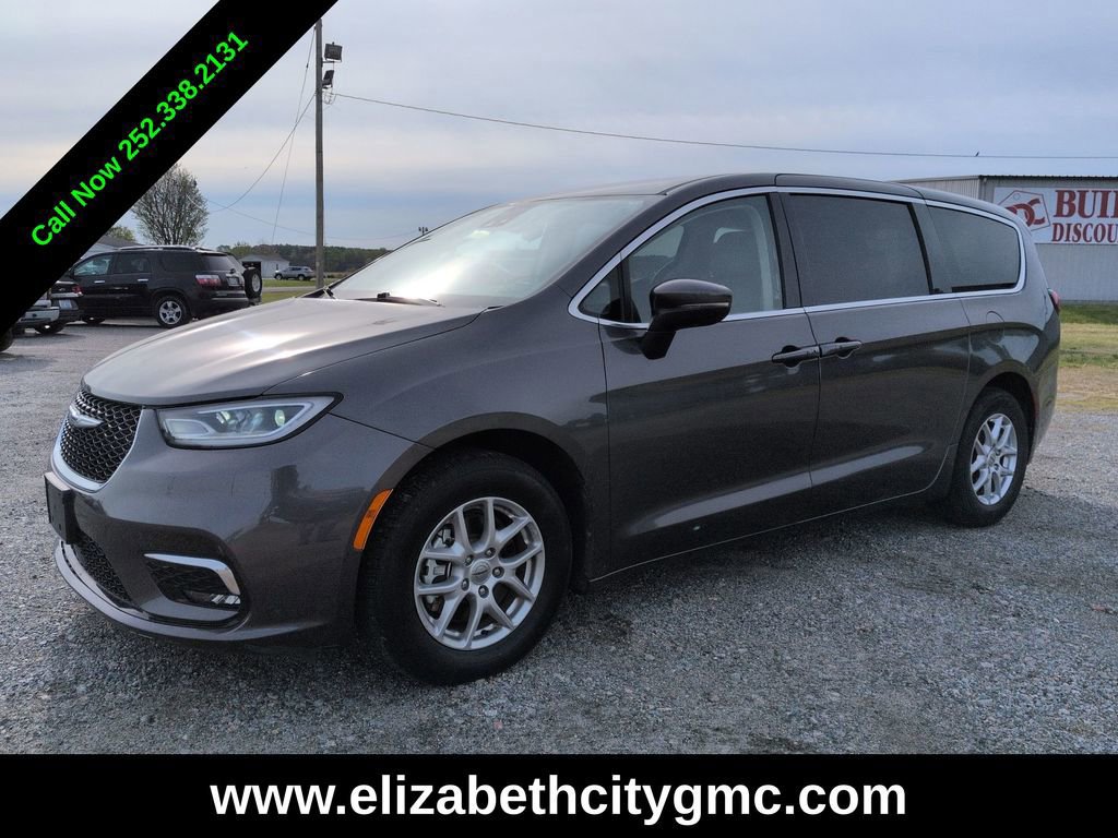 Used 2023 Chrysler Pacifica Touring-L FWD image 8