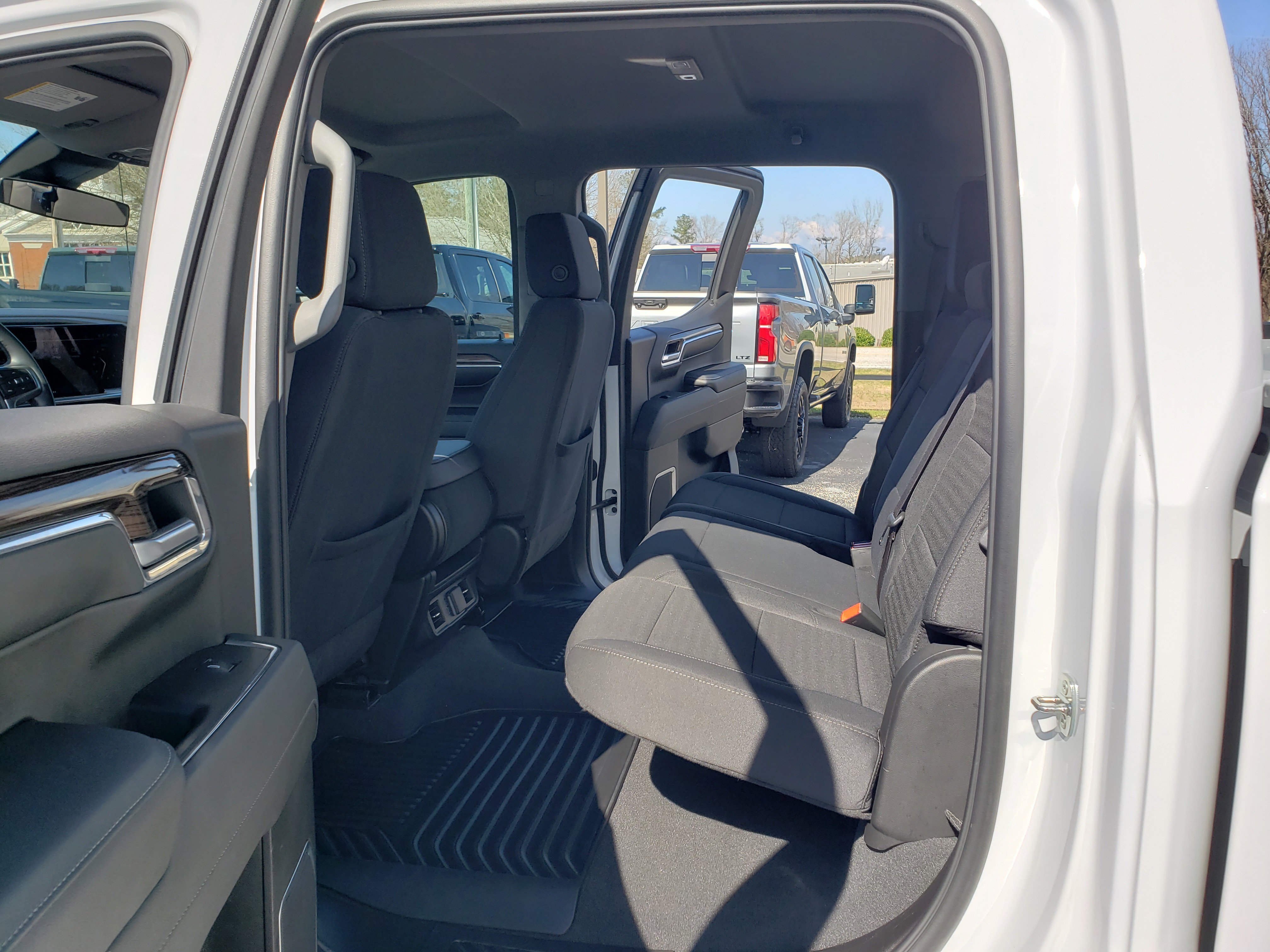 Used 2024 Chevrolet Silverado 1500 LT image 31