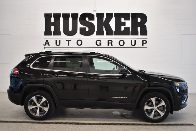 Used 2019 Jeep Cherokee Limited AWD/4WD image 2