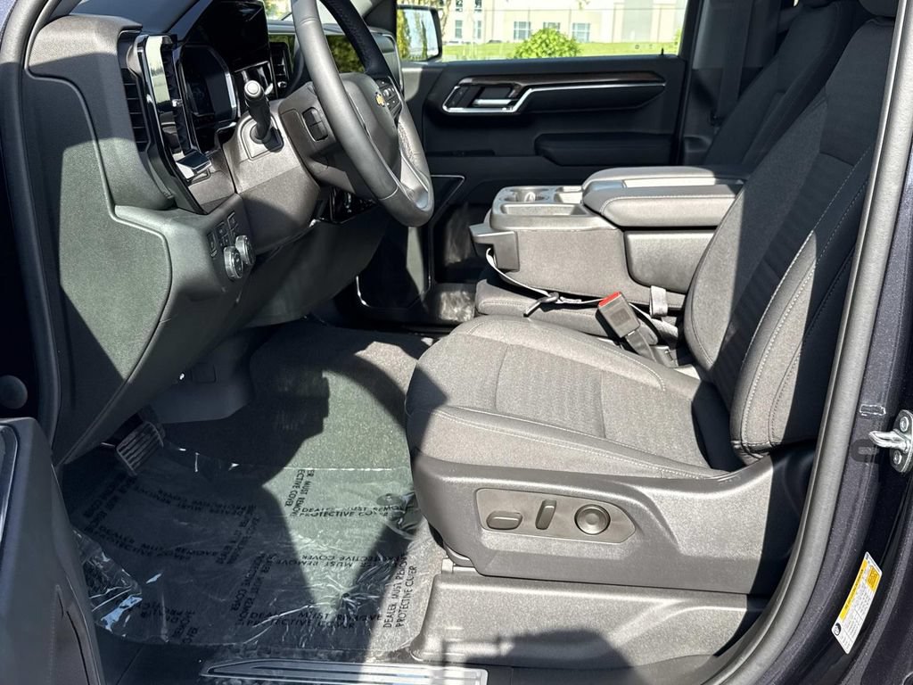 Used 2023 Chevrolet Silverado 1500 LT AWD/4WD image 24