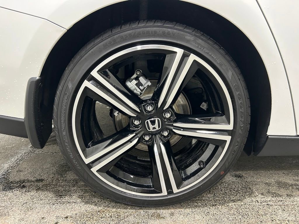Used 2025 Honda Accord Sport image 11