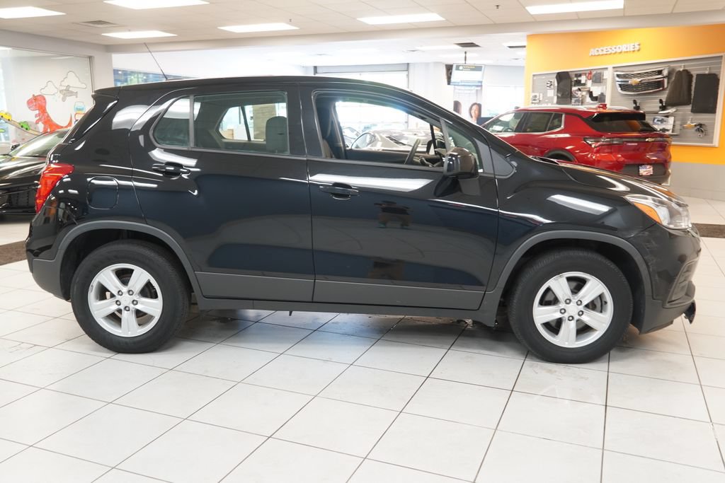 Used 2020 Chevrolet Trax LS FWD image 12