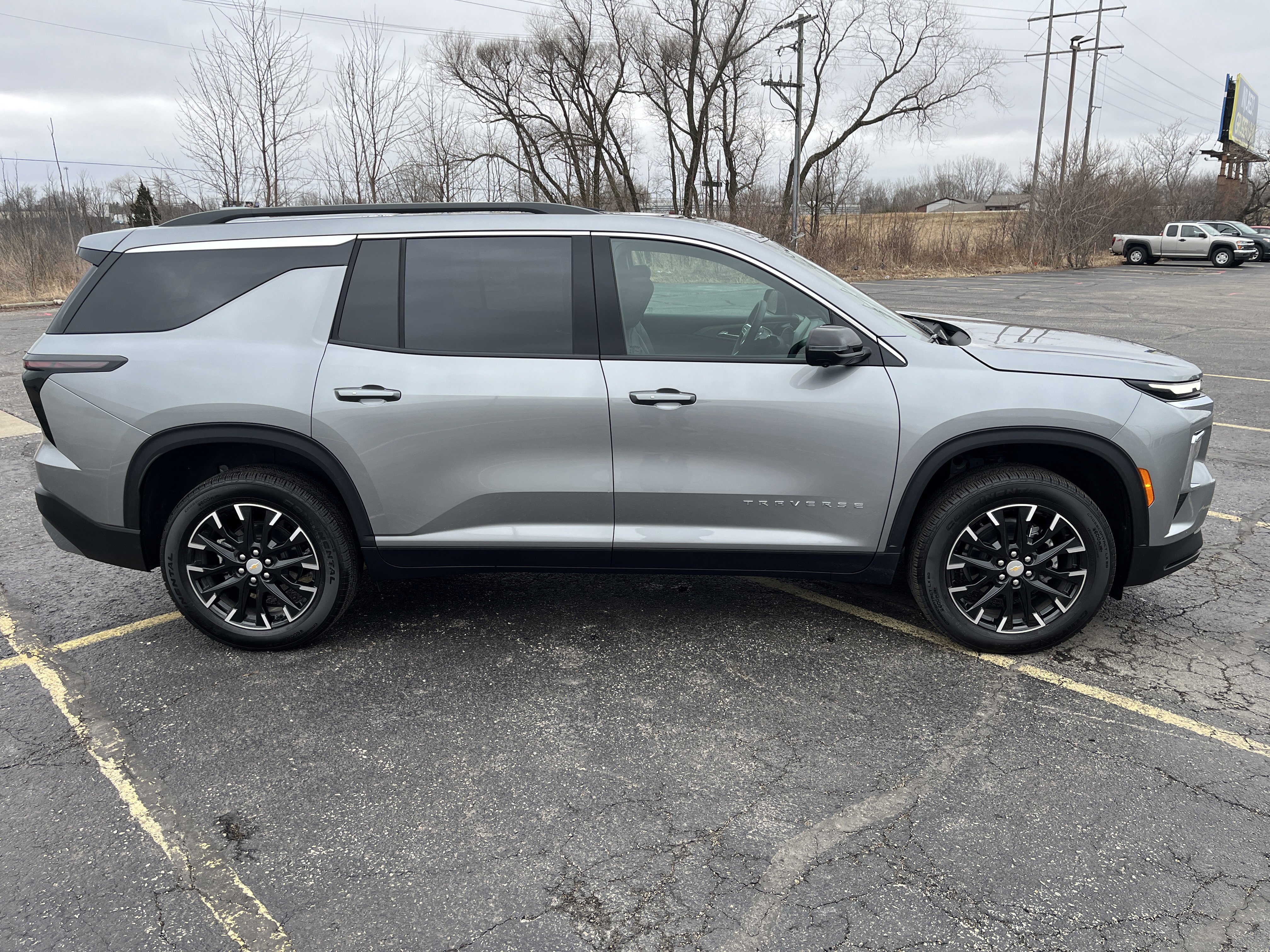 Used 2026 Chevrolet Traverse LT w/ Sun and Wheel Package image 7