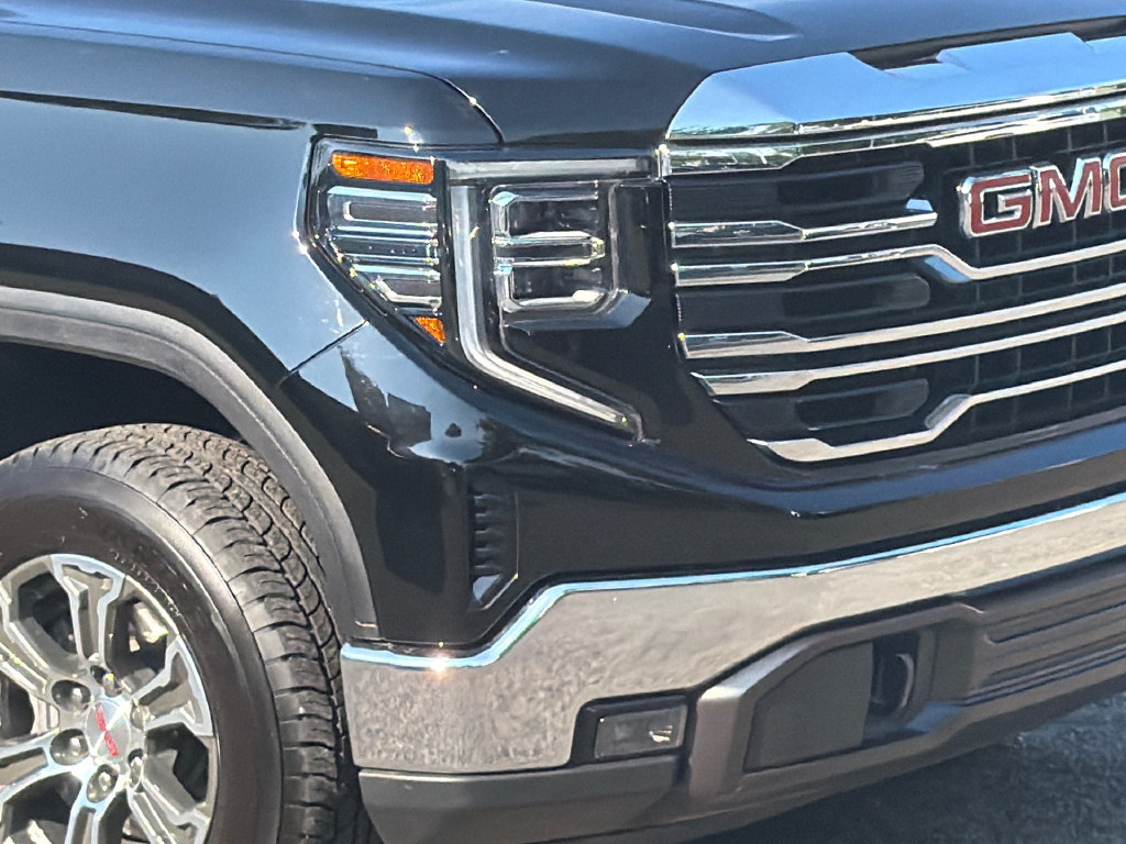 Used 2025 GMC Sierra 1500 SLT AWD/4WD image 4