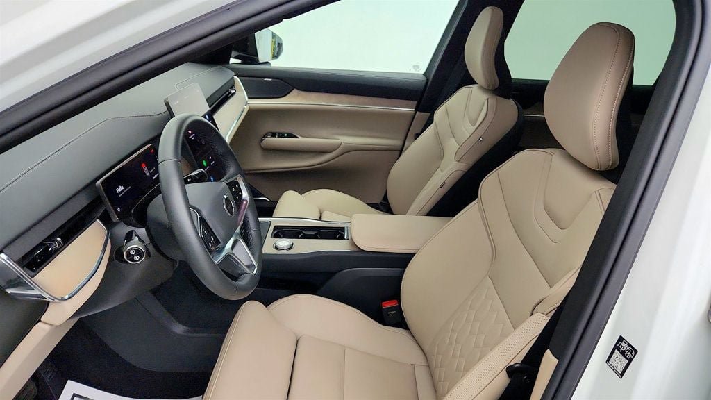 Used 2025 Volvo EX90 Plus AWD/4WD image 19