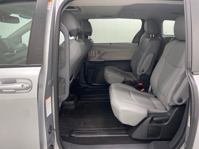 Certified 2022 Toyota Sienna XLE image 28