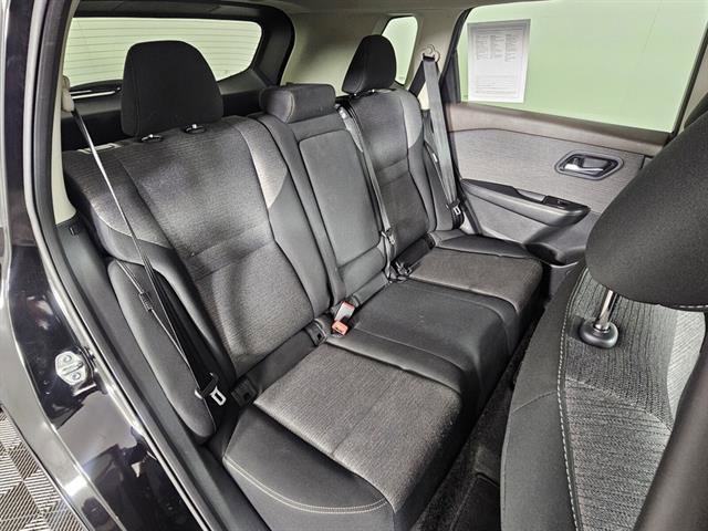 Used 2023 Nissan Rogue SV image 17
