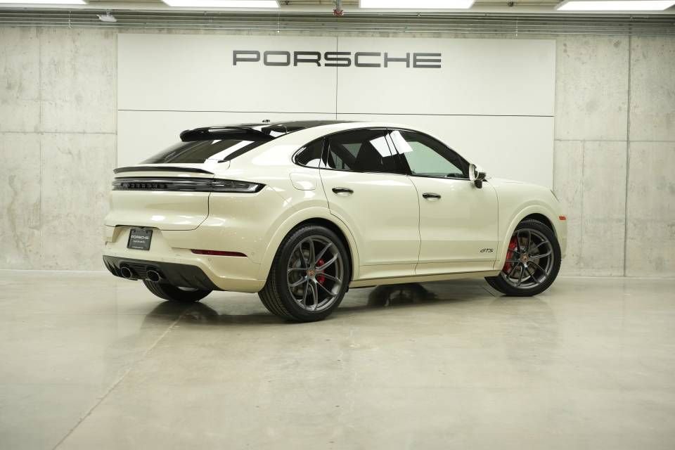 New 2026 Porsche Cayenne GTS image 7