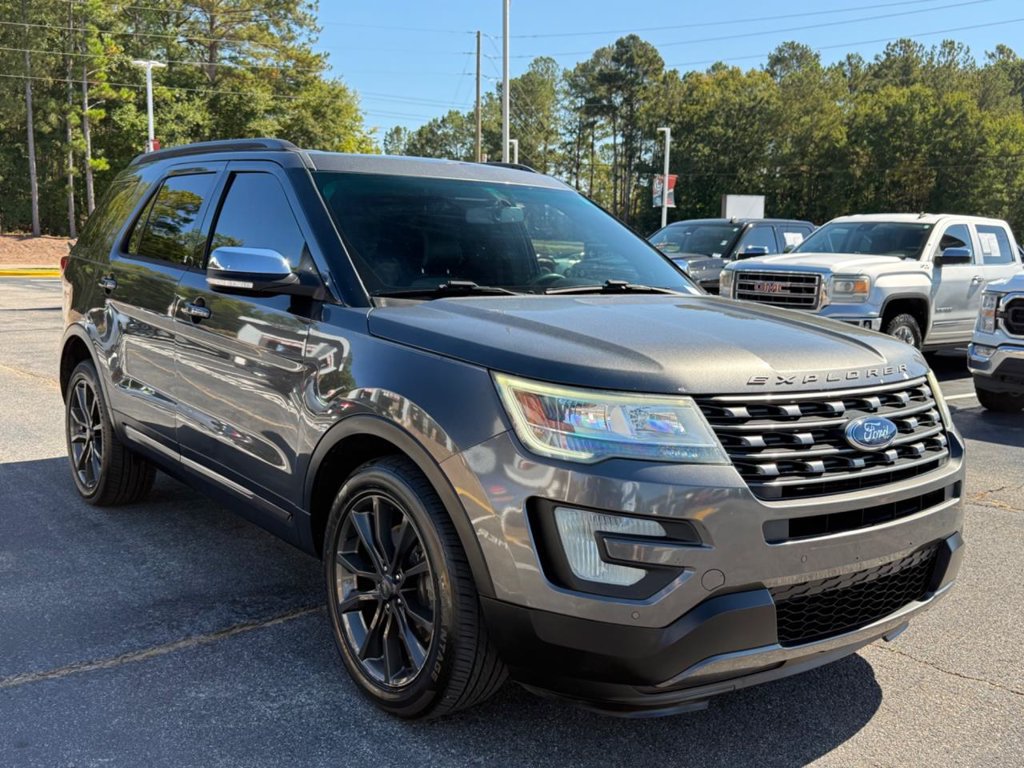 Used 2017 Ford Explorer XLT w/ Equipment Group 202A AWD/4WD image 2