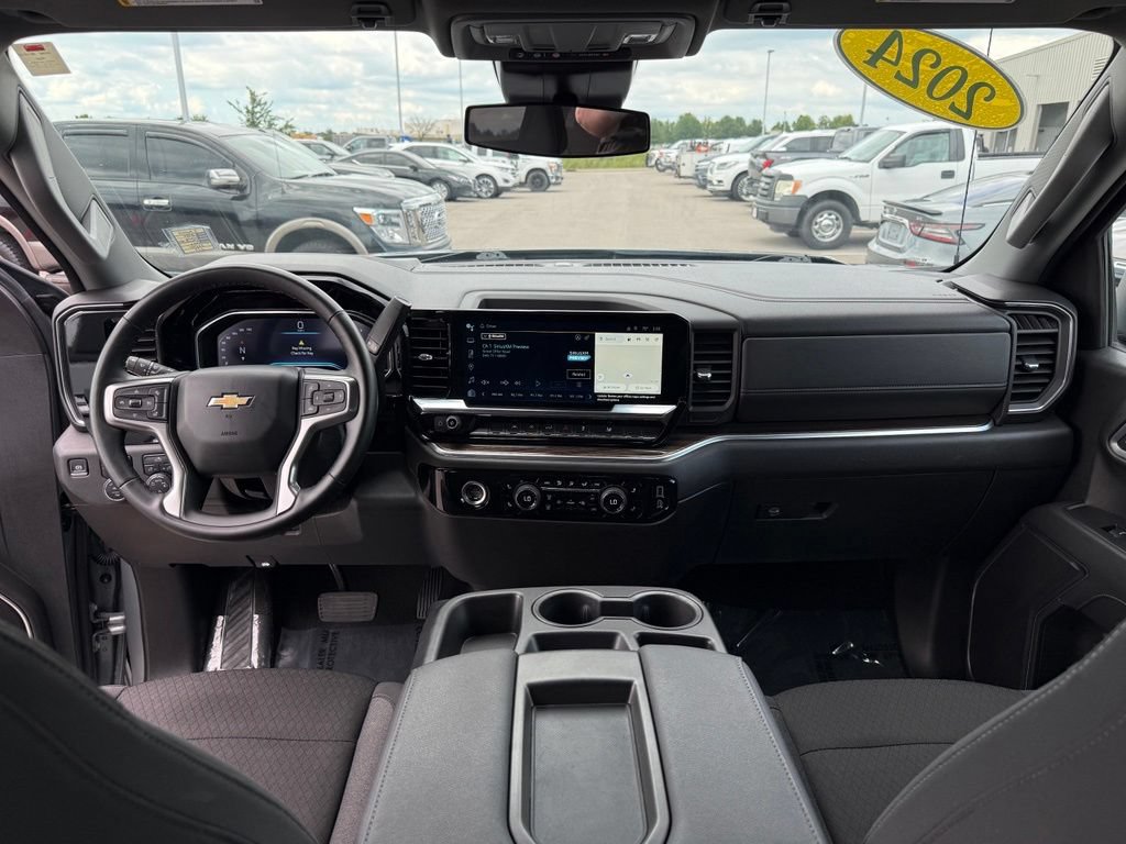 Used 2024 Chevrolet Silverado 1500 LT AWD/4WD image 12