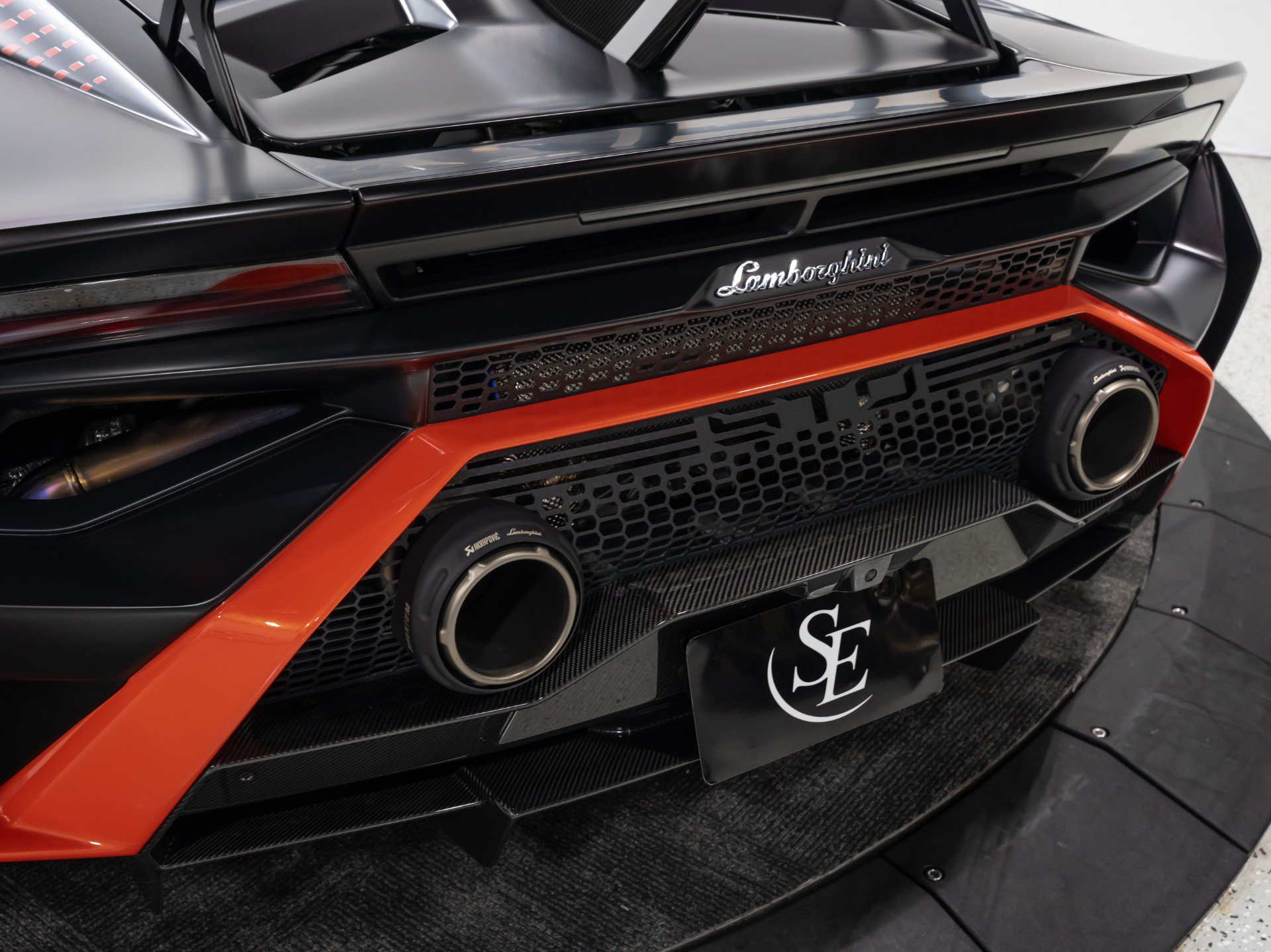 Used 2024 Lamborghini Huracan STO RWD image 36