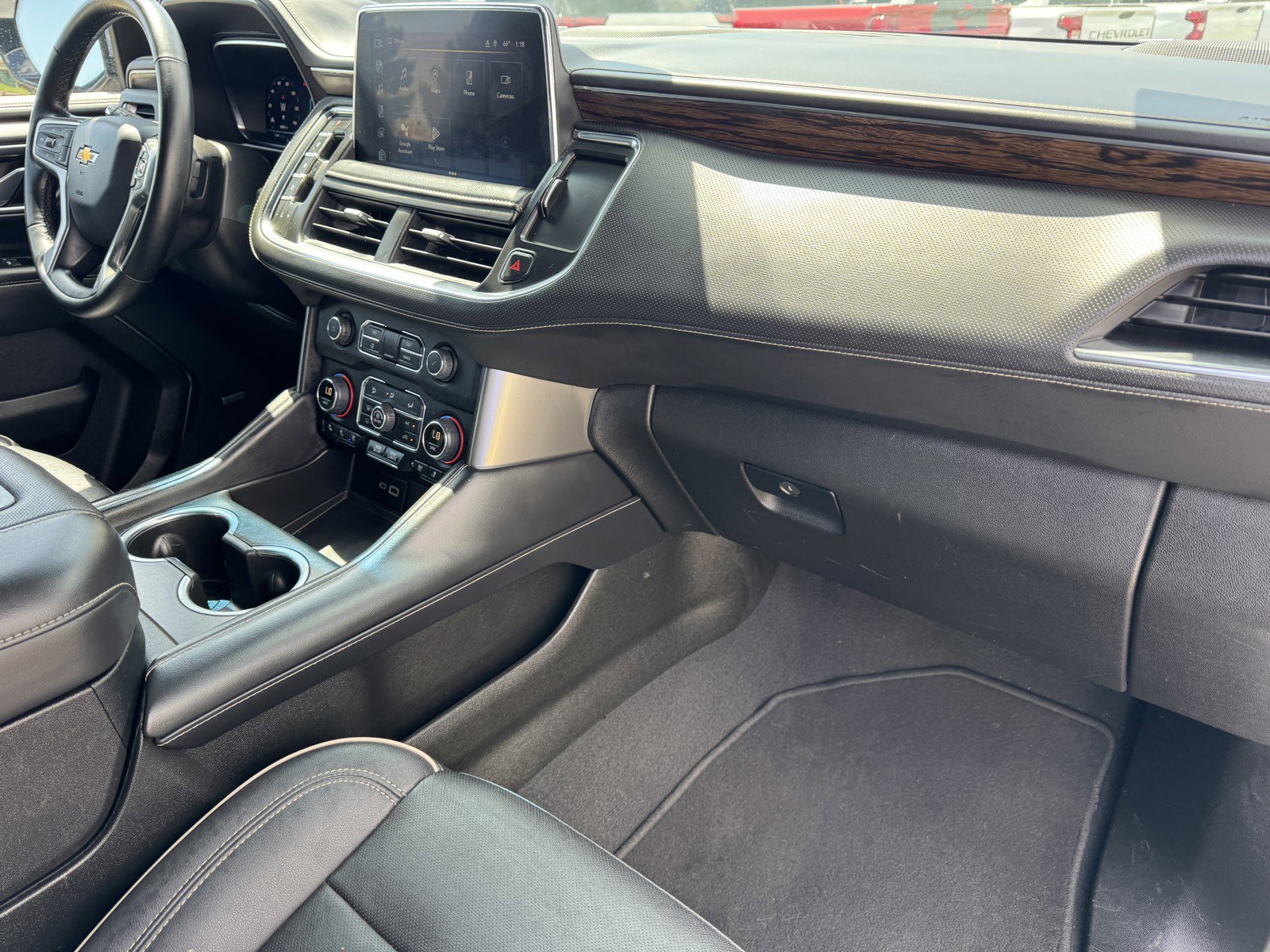 Used 2023 Chevrolet Suburban Premier image 7