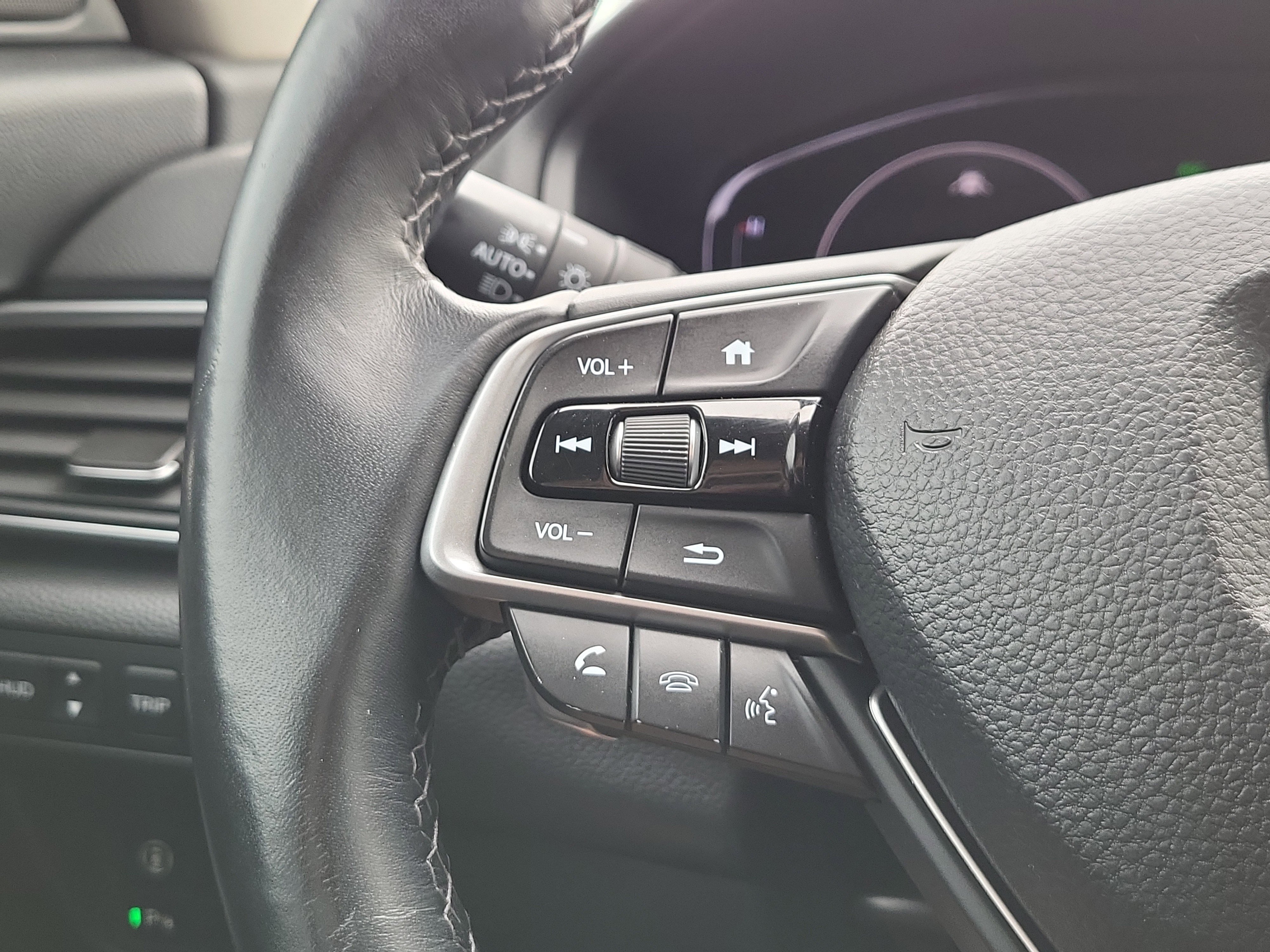 Used 2018 Honda Accord Touring image 19