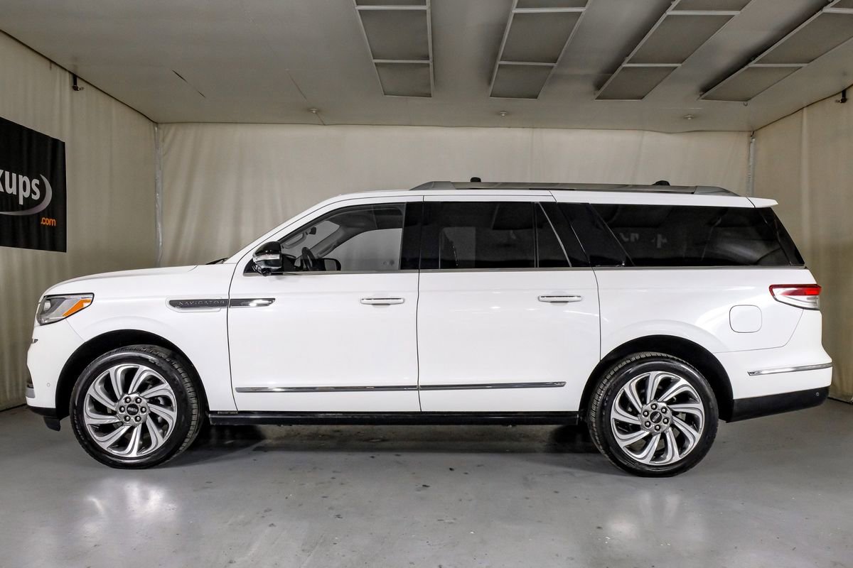 Used 2023 Lincoln Navigator L Reserve AWD/4WD image 11